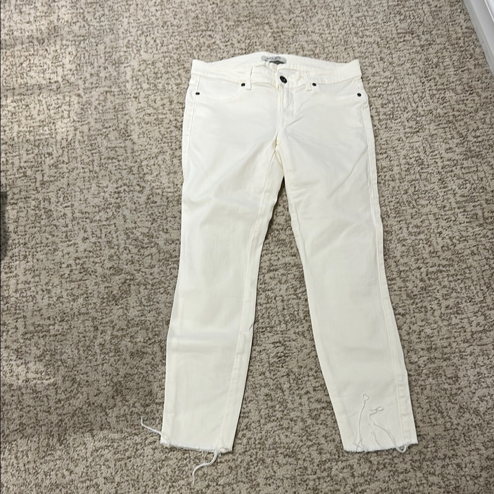 Cream Skinny Jeans with Classic Minimalist Design